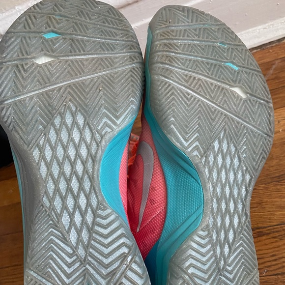 Nike Women’s Zoom HyperQuickness Basketball High Tops - Picture 5 of 7